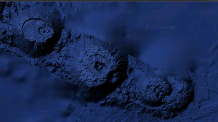 Satellite 3D map showing mysterious underwater structures discovered at the bottom of the ocean